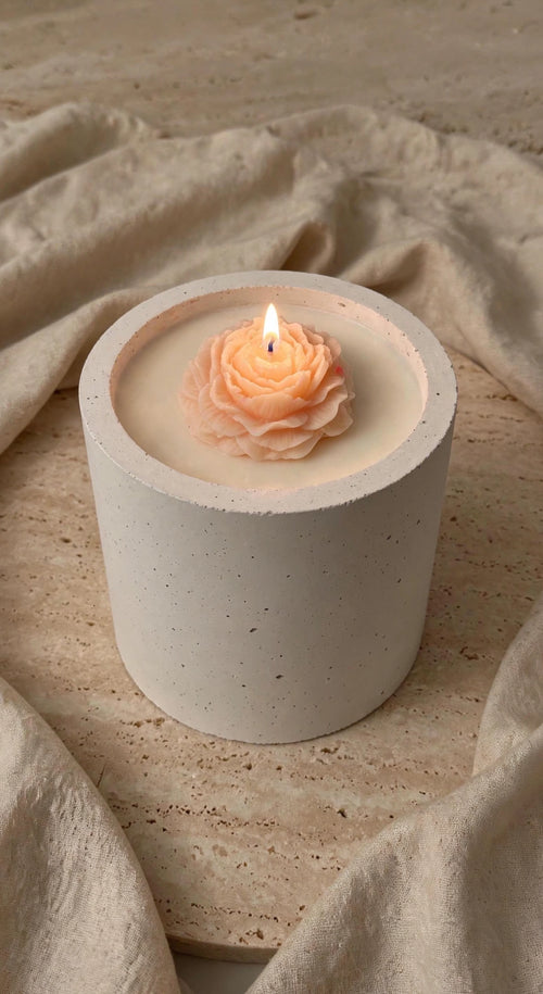 Bloom candle